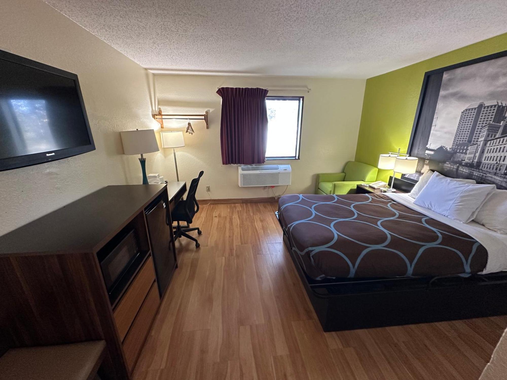 Hotel Super 8 By Wyndham 2*